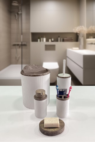 Biltaş Plastik Auaro 5 Parça Beyaz Çizgili Kahverengi Akrilik Desenli Yuvarlak 5'li Banyo Seti Beyaz