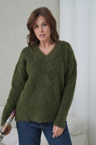 Kadın V Yaka Sakal Dokulu Şardonlu Oversize Triko Kazak 8695 Haki