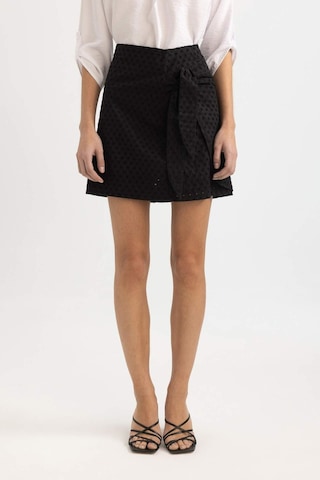 Defacto Normal Bel Astarlı Brode Mini Etek B9946AX24SMBK81 Siyah