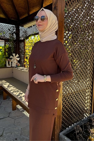 Sezen Triko Takım Kahve Çok Renkli