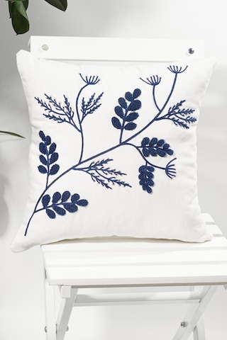 Beyaz Kumaş Punch Nakışlı Yaprak Tasarımlı Dekoratif Kırlent Kılıfı 45 X 45 Cm 45 x 45