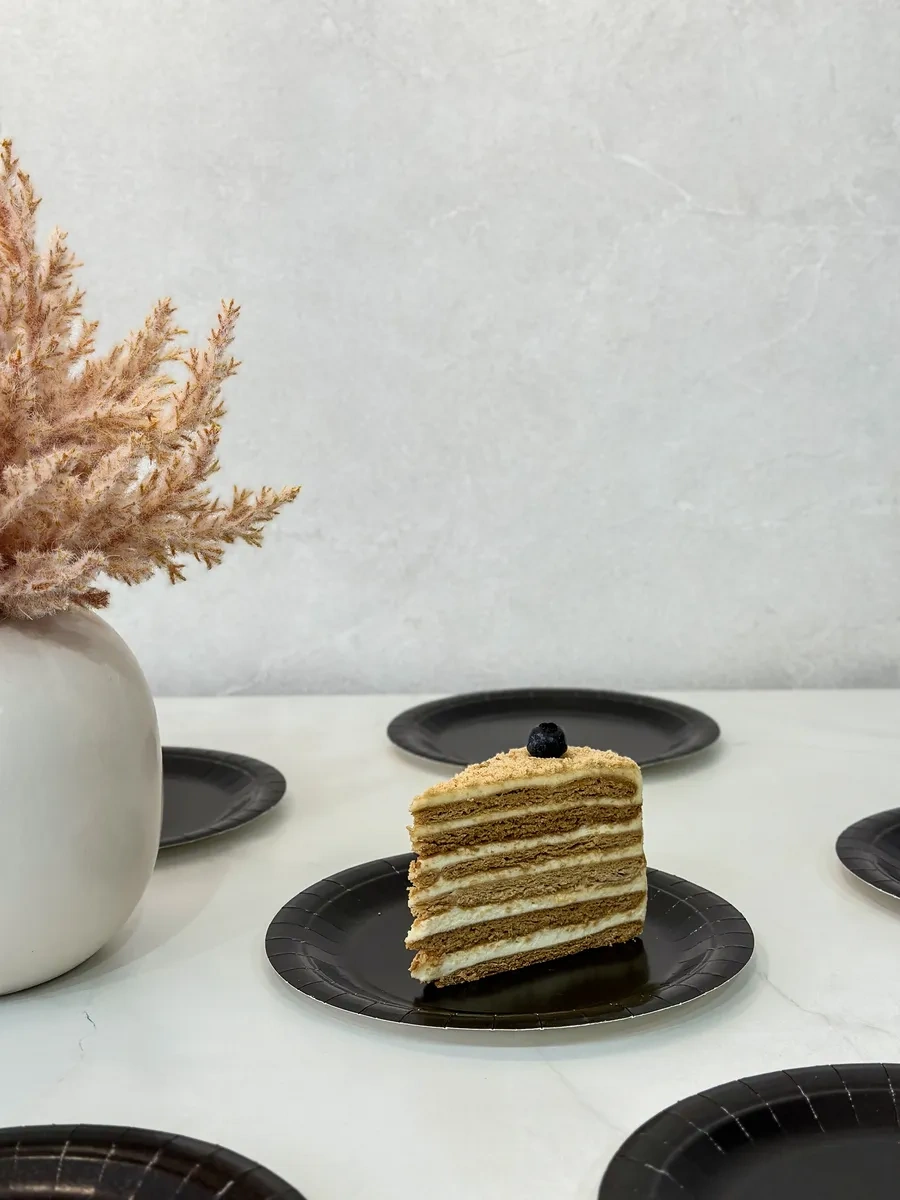 Laren Tek Kullanımlık Kağıt Tabaklar 18 Cm, Pakette 100 Adet 302852272 Siyah