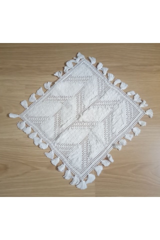 El İşlemesi Beyaz Dantel,kenarı Püsküllü Sehpa Örtüsü 31x33cm Çok Renkli