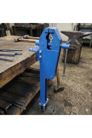 Zargana Ağır Hizmet Tipi Ayaklı Kuyruklu Mengene - 140 Mm / 43 Kg