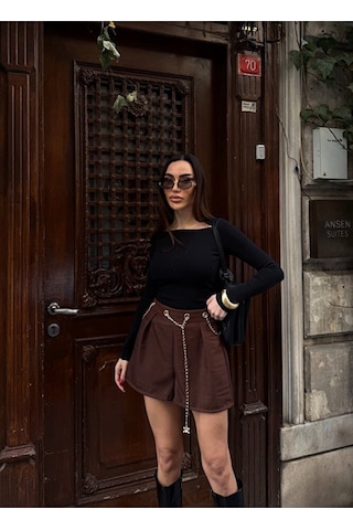 Nido Moda Zincir Kemerli Mini Şort Kahverengi