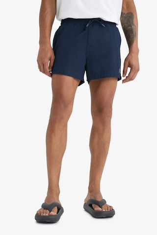 DeFactoFit Andy Baskılı Esnek Dokulu Kısa Boy Sporcu Deniz Şortu B5987AX24HSNV146 Lacivert