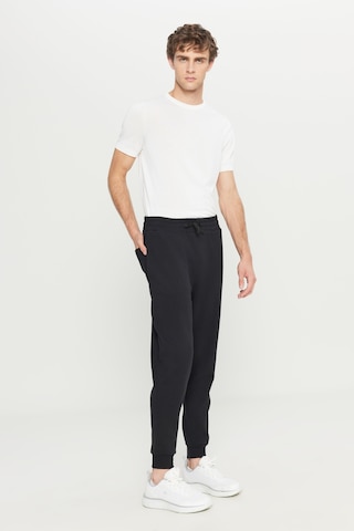 AC&Co / Altınyıldız Classics Erkek Sıyah Pamuklu Standart Fit Beli Bağlamalı Desenli Yan Cepli Eşofman Altı Siyah