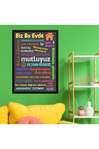 Bu Evde Her Zaman Gülümseriz Yazısı Siyah Çerçeve Görünümlü Gri Zemin Beyaz Yazılı 40x55 Pvc 1mm