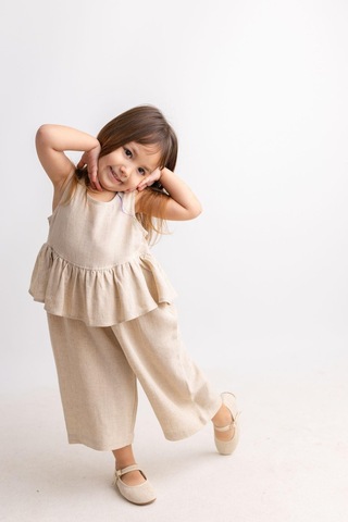 Oliven The Kid Oliventhekid Beli Volanlı Sırtı Düğmeli Kolsuz Keten Kız Çocuk Tulum Bej Bej