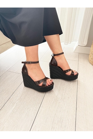 Asmi Shoes Kadın Çapraz Bantlı Kahverengi Kırışık Rugan Dolgu Topuklu 11cm Ayakkabı Rahat Yüksek Topuklu 700 Kahverengi