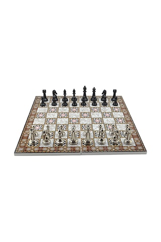Gifthome Premium Black Metal Klasik Satranç Takımı Ve Katlanır Sedef Desenli Mdf Tahtası 43x43 Cm.