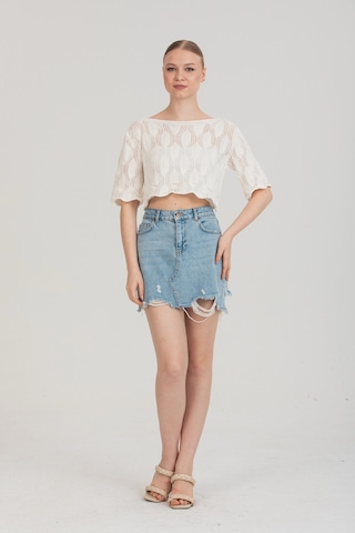 Maximodena Zarif Ajurlu Dokulu Beyaz Crop Triko Bluz Standart Beden - Beyaz