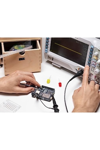 Arduino Uno R4 Wifi Renesas Ra4m1 + Esp32-s3, Wi-fi, Bluetooth, Usb-c, Can, 12-bit Dac, Op Amp, Qwiic Connector, Gelişmiş Iot Ve Gömülü Projeler İçin 12x8 Led Matrisi