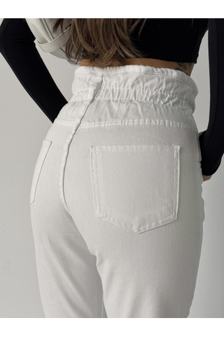 Kadın Beyaz Patlet Düğmeli Kemer Büzgülü Mom Jeans Beyaz