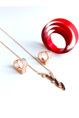 Gümüş V Tasarım Kolye Gold Kalp Küpe Işıltılı Kadın Set