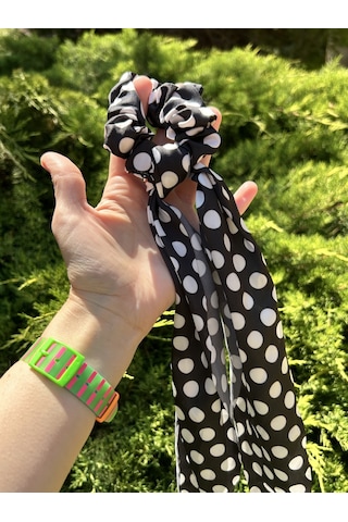 Saten Kadın Fular Model Siyah Beyaz Puantiye Desenli Lastikli Saç Tokası Siyah - Beyaz