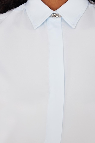 Tudors Kadın Slim Fit Dar Kesim Vucüda Oturan Uzun Kollu Gizli Düğme Detaylı Mavi Basic Gömlek-35557 Mavi