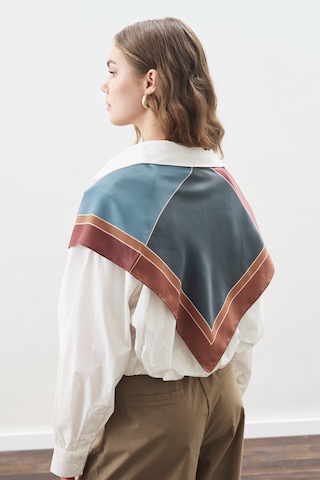 Desenli Orta Boy Saten Fular Nera-indigo Nera-indigo