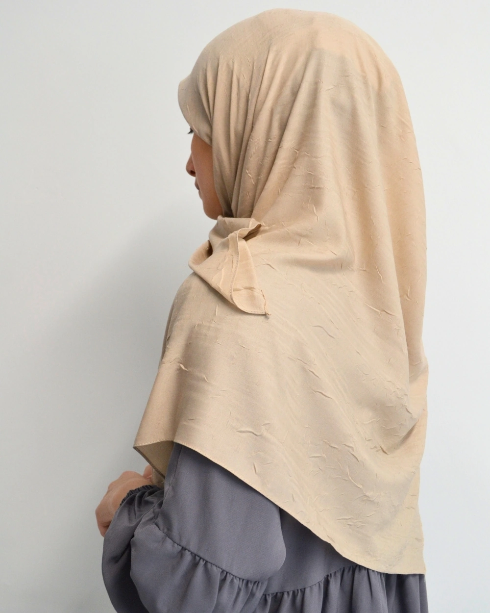 Bambu Kraş Eşarp 100x100 Cm Terletmez, Tok Ve Dik Duran, Dört Mevsim Kullanıma Uygun BEj