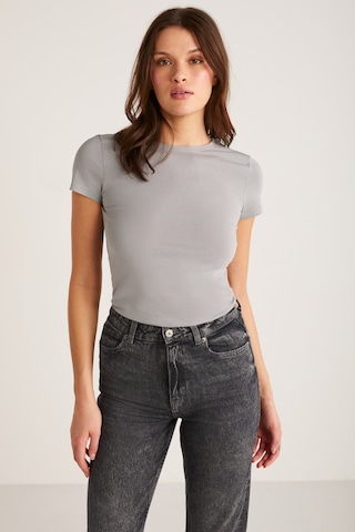 Ethıquet Zelda Kadın %100 Organik Pamuk Slim Fit Dar Kesim Bisiklet Yaka Kısa Kollu Gri T-shirt