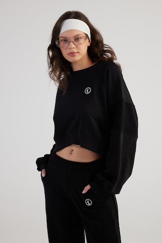 Holly Lolly Bisiklet Yaka Şardonsuz Crop Cali Sweatshirt Siyah