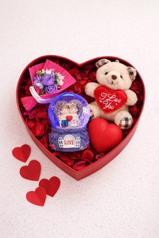 Sevgiliye Romantik Hediye Kutusu Işıklı Kalp Mor Kar Küresi Peluş Ayıcık Ve Gül Buketi Hediye Seti02 Çok Renkli