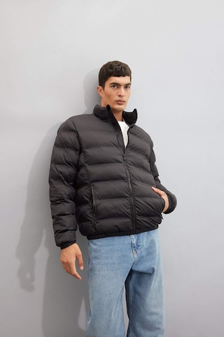 DeFacto Dik Yaka Şişme Mont Fermuarlı Çift Cepli Mevsimlik Hafif C4856AX24WNBK27