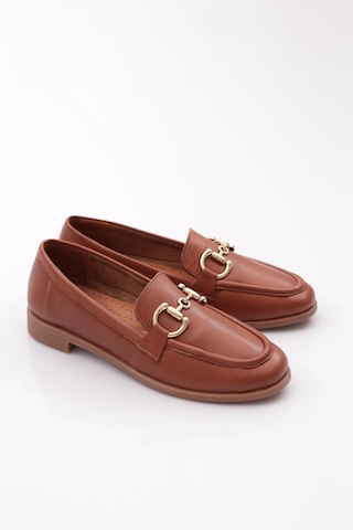 Dgn 1852 Kadin Metal Aksesuarli Loafer Ayakkabi Koyu Taba