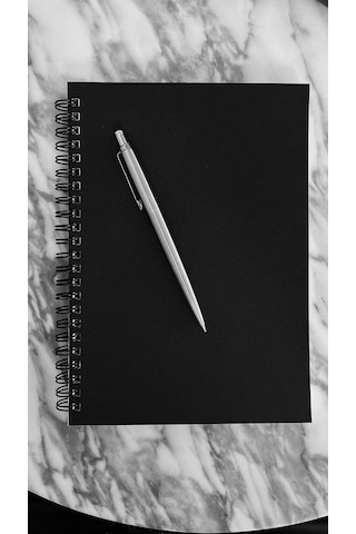 Fark Tanıtım Spiralli Defter, Siyah Kapaklı, A5 Boyutunda 15x21 Cm , 100 Yaprak Çizgisiz