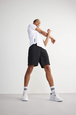DeFactoFit Slim Fit Dar Kesim Sporcu Standart Paça Şort V3030AZ24SPBK81