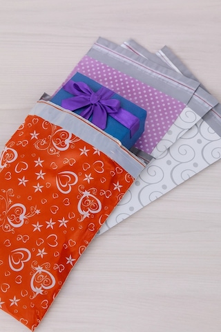 Parlak Metalize Hediye Poşeti Ağzı Bantlı Renkli Desen Paketleme Poşeti 35x45 Cm 50 Adet