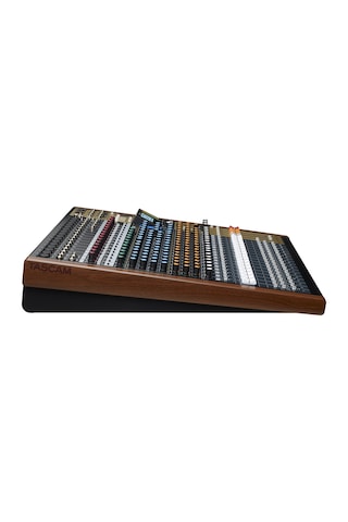 Tascam Model 24 22 Kanal Analog Mikser 24 Kanal Digital Kayıt