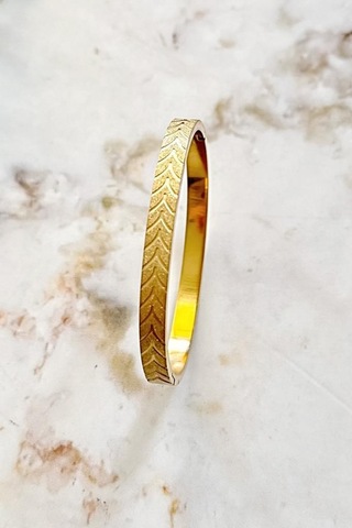 Yaprak Desenli Gold Çelik Kelepçe Bileklik Altın