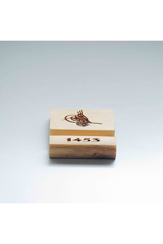 Kayra Tasarım Atölyesi Ahşap Tuğra Telefon Tutucu 2 tane gönderilecektir. Diğer