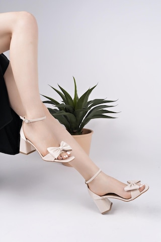 Topuklu Büyük Numara Bayan Saten Fiyonklu Tek Bant Ayakkabı Bej - Krem