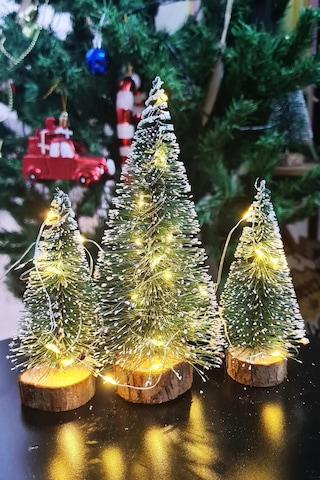 Hoşgeldin Yeni Yıl 3 Lü Mini Noel Çam Ağacı Kar Efektli Led Işıklı Çam Ağaçları Seti 15 11 10 Cm Çok Renkli