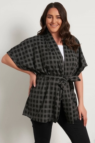 Kuşak Detaylı Örme Yelek