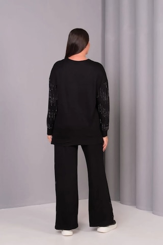 Önü Taş Baskılı Yırtmaçlı Takım Siyah