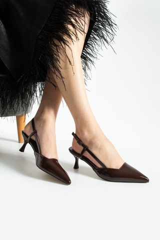 Dabab Shoes Lıya Kadın Acı Kahve 6 Cm İnce Topuklu Bilekten Bantlı Arkası Açık Tokalı Sivri Burun Rugan Ayakkabı Acı Kahverengi