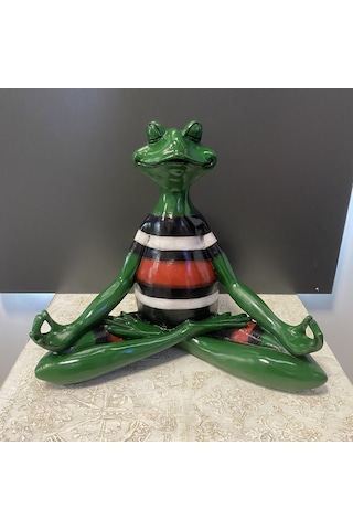 Elleri Açık Yoga Yapan Kurbağa