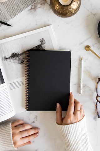 A5 Siyah Kraft Karton Kapak 70 Yaprak 110 Gram Noktalı Not Defteri Noktalı Siyah