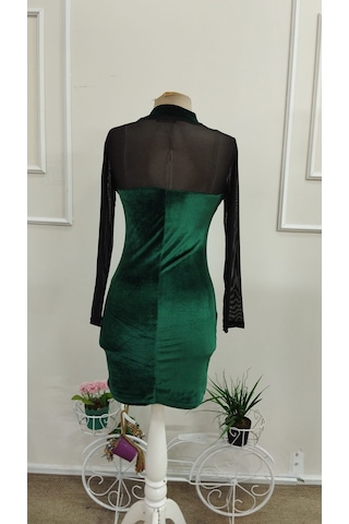 Bhrwear Kadın Uzun Kollu Balıkçı Yakalı Dekolte Tül Detaylı Kısa Kadife Elbise Renkli
