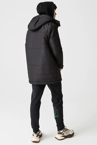 Lacoste Syntehic Fill Jacket Çıkarılabilir Kapüşonlu Erkek Parka Siyah