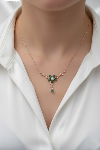 Çekirdekjewelry 925 Ayar Gümüş Zümrüt Taşlı Sarmaşık Kolye Rose