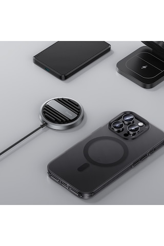 Apple Uyumlu iPhone 17 Kılıf M-safe Şarj Özellikli Benks Lucid Armor Kapak Siyah