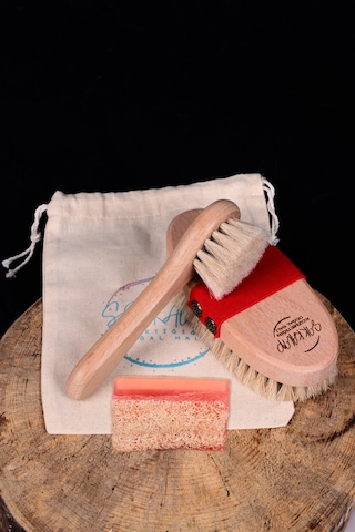 Şık Kalıp Doğal At Kılı Yüz Fırçası + Kabak Lifli Gül Sabunu