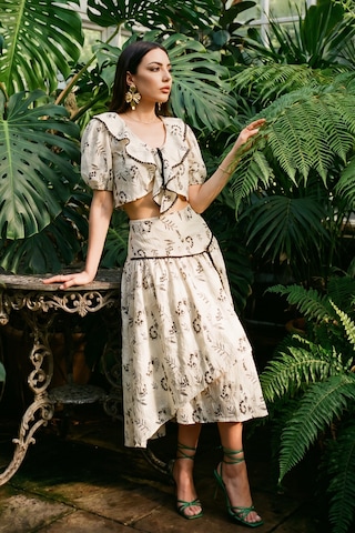 Fashion Cocktail Nakışlı İşlemeli Güpürlü Önden Bağlamalı Balon Kol Crop Bluz Ve Yırtmaçlı Asimetrik Uzun Yırtmaç Efekt Etek Yazlık Romantik Vintage Retro Bohem İkili Takım Kadın Set siyah