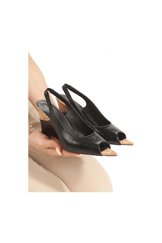 Asmi Shoes Kadın Feta Siyah Rugan 7 Cm Topuklu Arkası Açık Ayakkabı