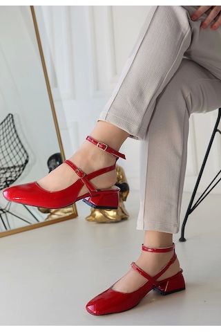 Karmi Kırmızı Rugan Topuklu Kemerli Ayakkabı Çok Renkli