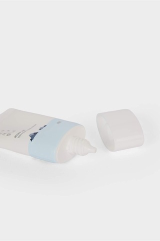 Defacto Round Lab 1025 Dokdo Leke Karşıtı Bakım Yapan Güneş Kremi 50 ML